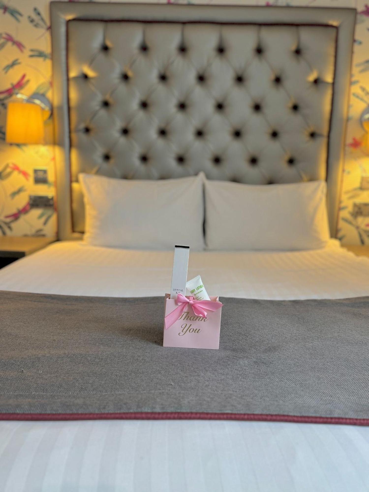 The Beverley Hotel London - Victoria Eksteriør bilde